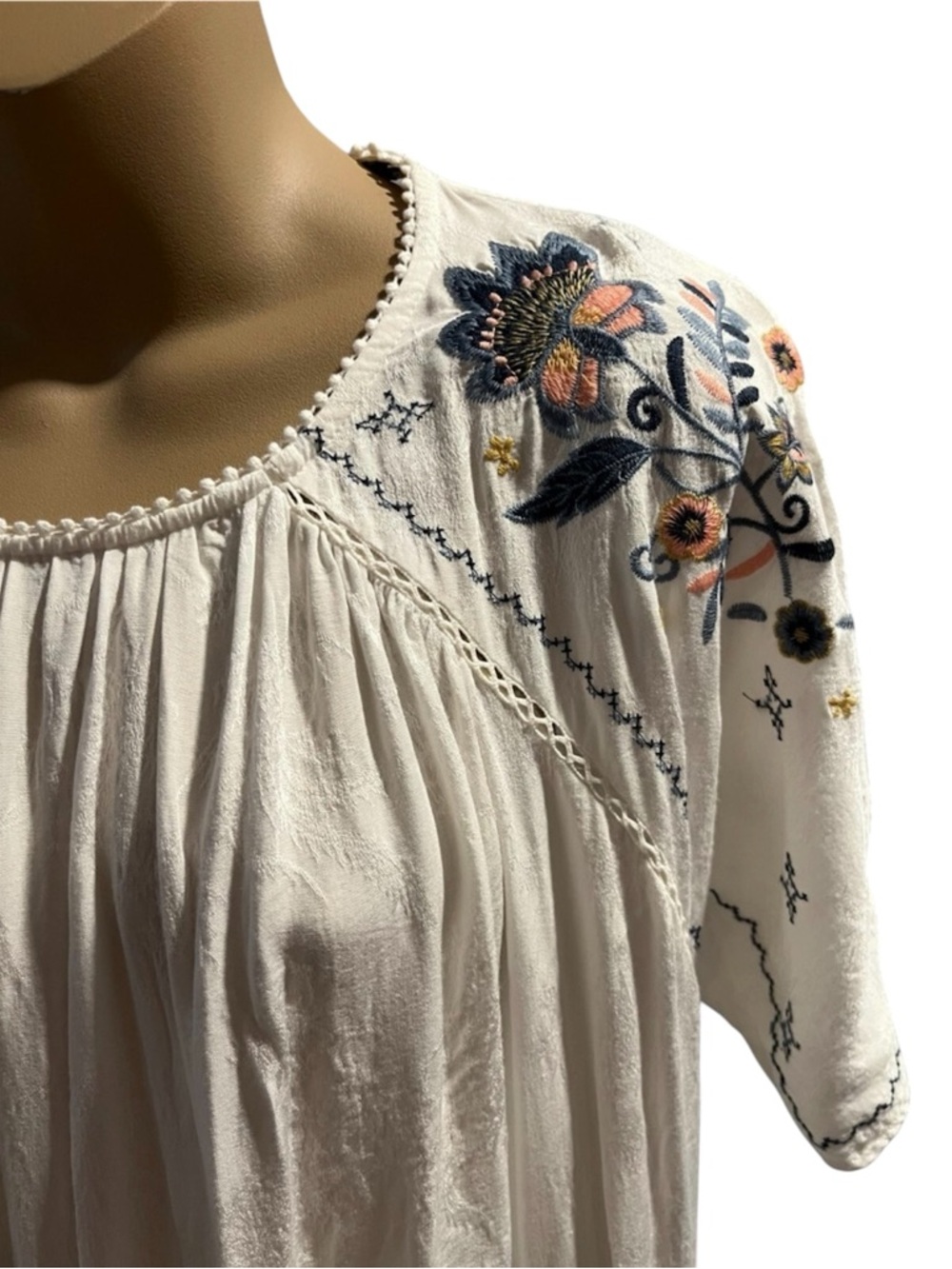 Knox Rose Embroidered Peasant Tunic Top - Picture 9 of 9